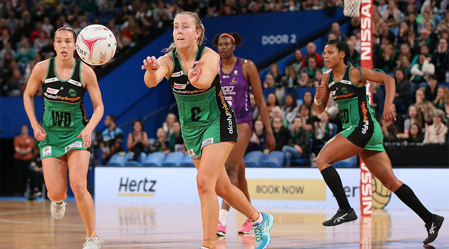 Jess Anstiss passing the ball in a game against the Firebirds