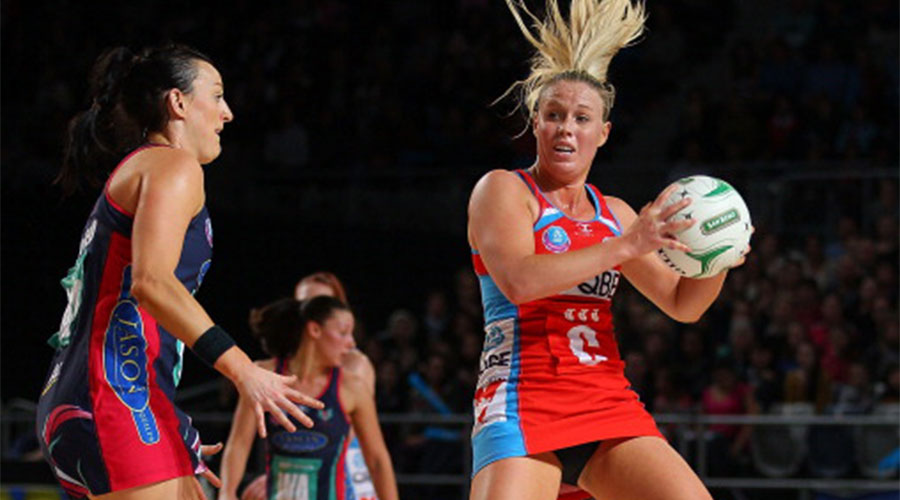 Kim Green jumping to catch the ball against Vixens defenders