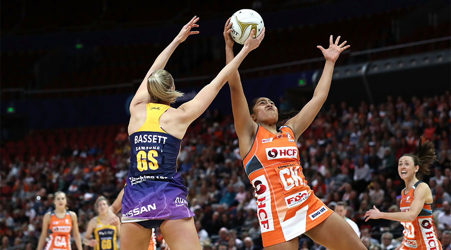 Caitlin Bassett and Kristina Manu'a contesting for the ball