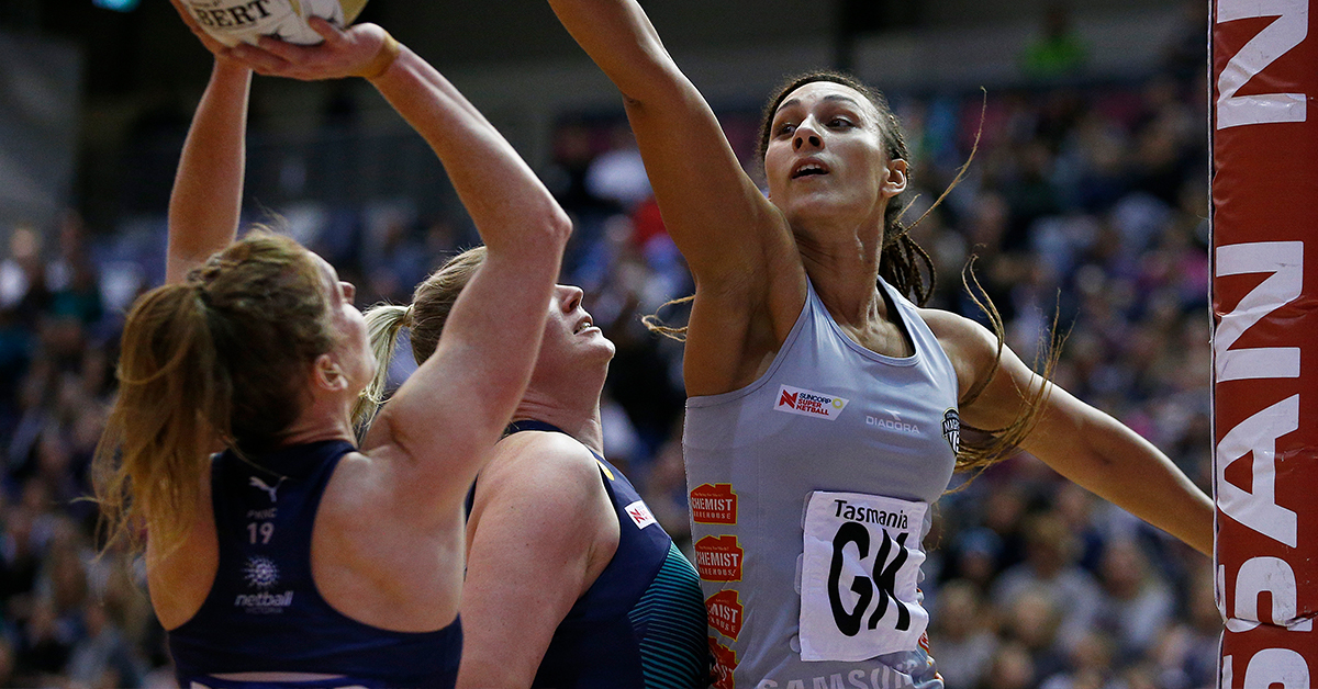 Geva Mentor of the Magpies defends a goal attempt from Tegan Philip of the Vixens during the Super Netball Minor Semi Final match between the Melbourne Vixens and the Collingwood Magpies at the State Netball and Hockey Centre on September 01, 2019 in Melbourne, Australia. 
