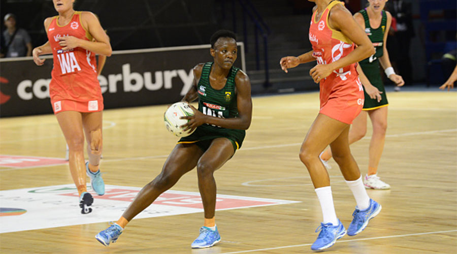 Bongi Msomi with the ball against Serena Guthrie
